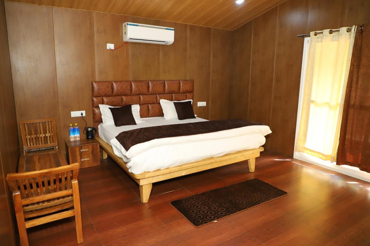 Suryoday Resort Лансдаун Екстер'єр фото