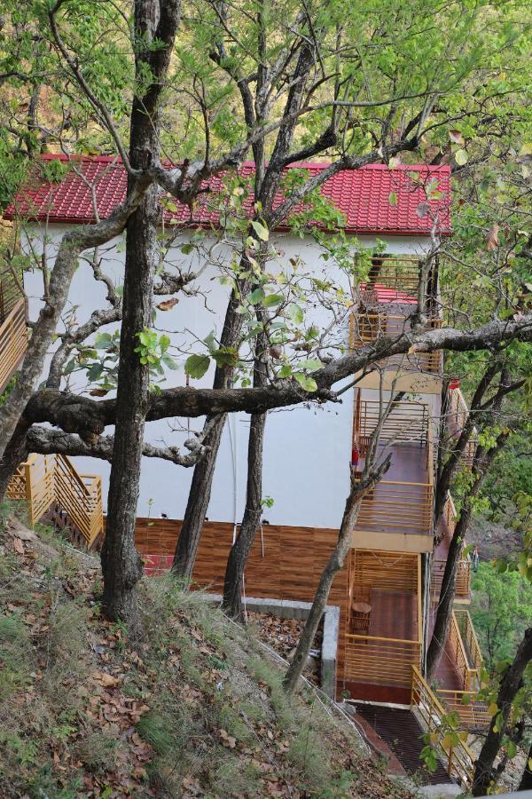 Suryoday Resort Лансдаун Екстер'єр фото
