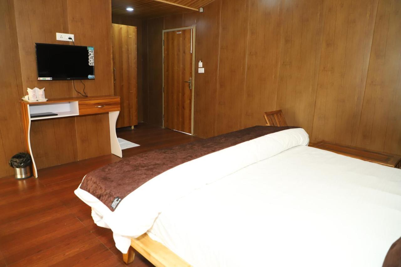 Suryoday Resort Лансдаун Екстер'єр фото